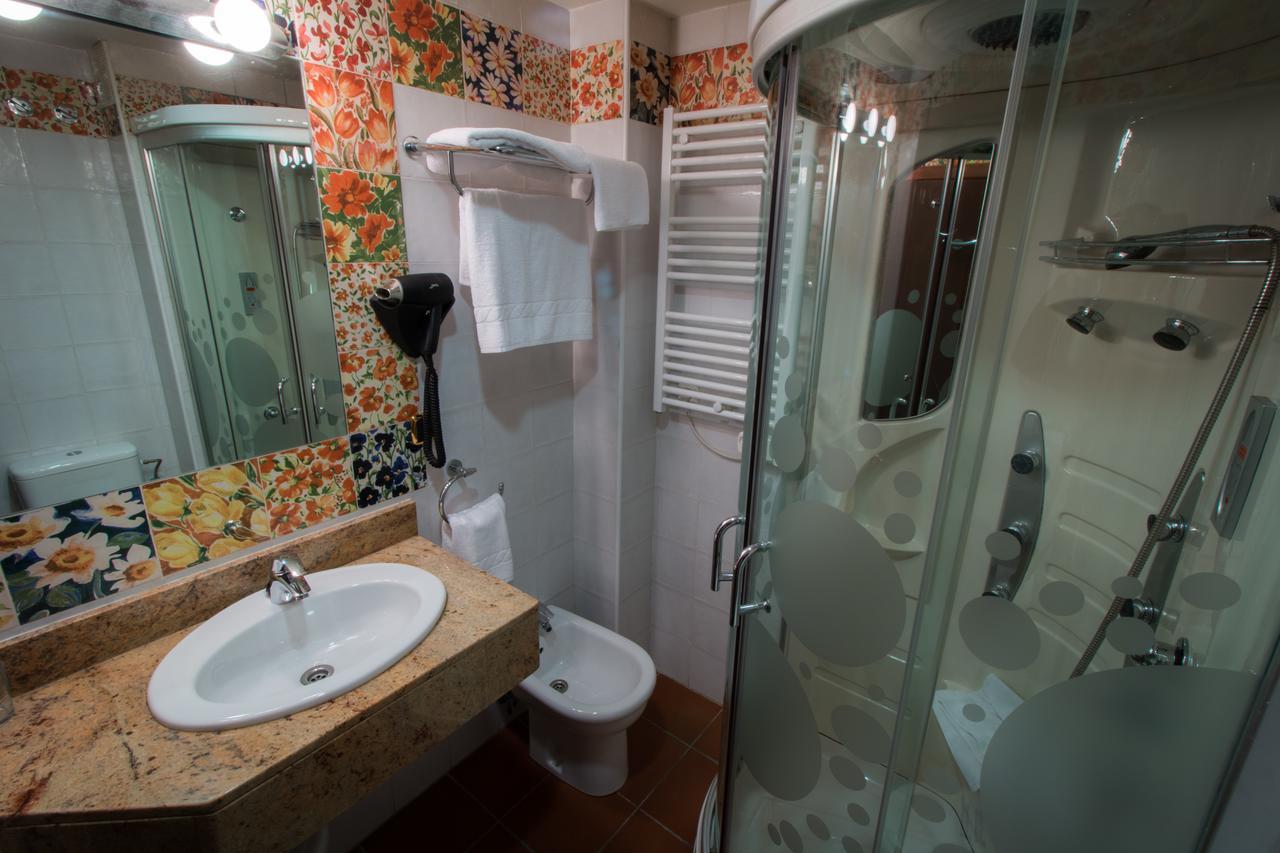 Adeko Hotel Barakaldo Luaran gambar